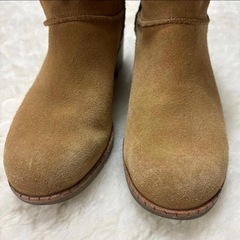 UGGスエードブーツ
の画像