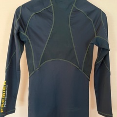 Umbro 長袖ハイネックウェア サッカー フットサル 防寒 インナー Mの画像