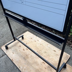 ホワイトボード 予定表付き 両面 回転式 高さ2段階調節可能 月間予定表 片面無地 イレーザー付き 多用途の画像