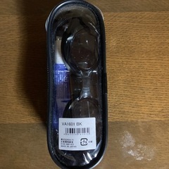 これから水泳を始めようという方にピッタリな新品のゴーグルとアンダーウェアの画像