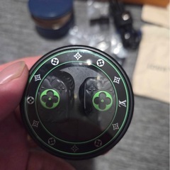 ルイヴィトン　ワイヤレスイヤホン　希少色　ほぼ新品の画像