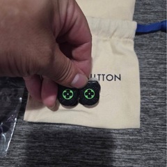 ルイヴィトン　ワイヤレスイヤホン　希少色　ほぼ新品の画像