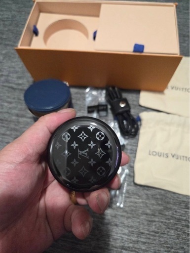 ルイヴィトン　ワイヤレスイヤホン　希少色　ほぼ新品