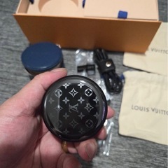 ルイヴィトン　ワイヤレスイヤホン　希少色　ほぼ新品の画像