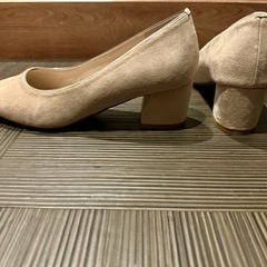 ベージュ スエード ポインテッドトゥ パンプス　38の画像