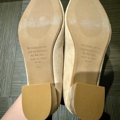 ベージュ スエード ポインテッドトゥ パンプス　38の画像