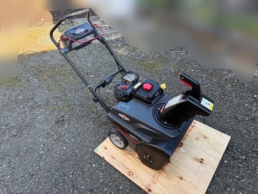 現金特価　小型エンジン式除雪機 Briggs ＆ Stratton 1222EE