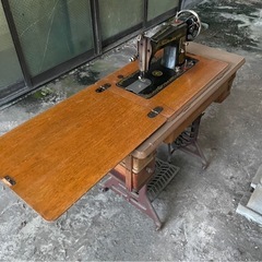 アンティーク　足踏みミシンの画像