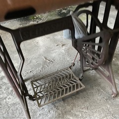 アンティーク　足踏みミシンの画像