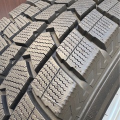 ダンロップ　スタッドレスタイヤ　使用距離極小の画像