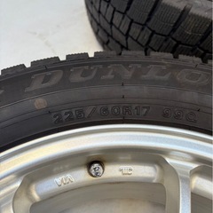 ダンロップ　スタッドレスタイヤ　使用距離極小の画像