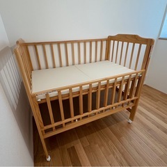 カトージベビーベッドハイタイプ美品の画像
