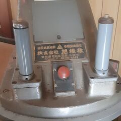 油圧クリッカーの画像