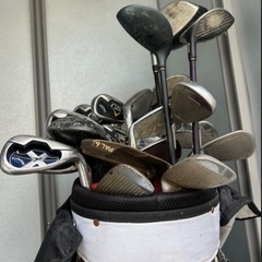 ゴルフバッグとクラブのセットの画像