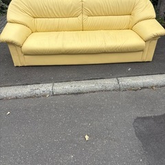 ☘️3人掛けソファ☘️来月3日まで。その後処分します
の画像