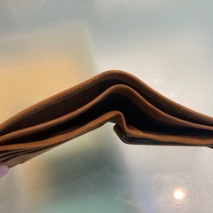 メーカー不明　ブラウン スエード 二つ折り財布　茶色　シミ　ほつれ　破れ有りの画像