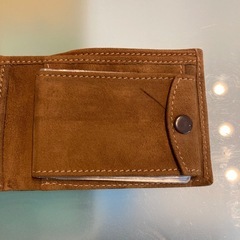 メーカー不明　ブラウン スエード 二つ折り財布　茶色　シミ　ほつれ　破れ有りの画像