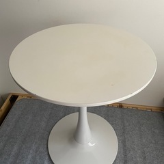 円形テーブル　ホワイトの画像