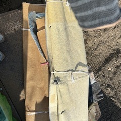 古いカーペット、防草カーペットの画像