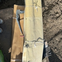 古いカーペット、防草カーペットの画像