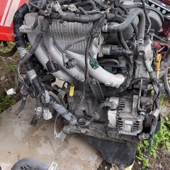 車エンジン3台の画像