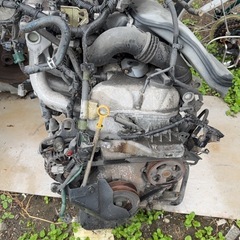 車エンジン3台の画像