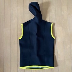 フード付きベスト　裏スキン　の画像