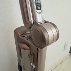 HITACHI コードレス掃除機　シャンパンゴールドの画像