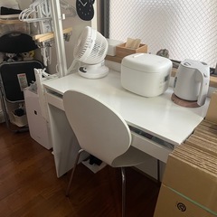 白パソコンデスク、ドレッサーの画像