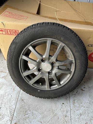 軽四　スタッドレスタイヤ　4本