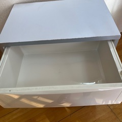 キャスター付き衣装ケース（白）　　の画像