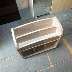 木製　絵本ラックの画像
