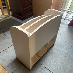 木製　絵本ラックの画像
