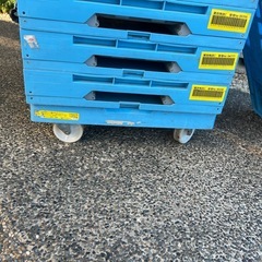 折りたたみコンテナ　台車付の画像