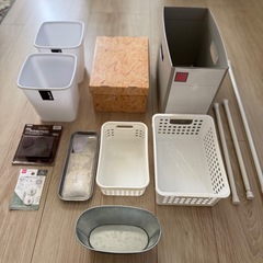 収納用品色々＋突っ張り棒などセットの画像