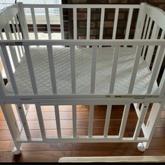　【美品】KATOJIベビーベッドの画像