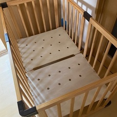 木製　ベビーベッドの画像