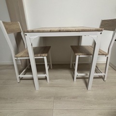 (お譲り予定決定)ダイニングテーブル(椅子含む)の画像