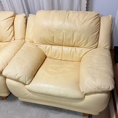 ソファ1人がけ 2つで2500円 1つでもOKの画像