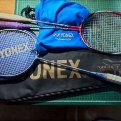 学生さんは無料　バトミントン　ヨネックスラケット中古3本　の画像