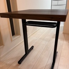 ダイニングテーブルの画像