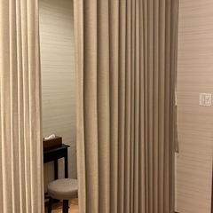 ナチュラルベージュ カーテン3枚セット（遮光・天井レール付き）の画像