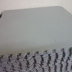 ※取引中/売約済*********** 　　　　　　未使用/新品　アウトレット　2種あり　ジョイントマット 43cm 厚み10mm 3畳用 24枚組 防音 保温性 床暖房対応 ノンホルムアルデヒド 赤ちゃん プレイマット フロアマット サイドパーツ付きの画像