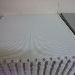 ※取引中/売約済*********** 　　　　　　未使用/新品　アウトレット　2種あり　ジョイントマット 43cm 厚み10mm 3畳用 24枚組 防音 保温性 床暖房対応 ノンホルムアルデヒド 赤ちゃん プレイマット フロアマット サイドパーツ付きの画像