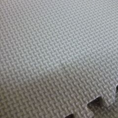 ※取引中/売約済*********** 　　　　　　未使用/新品　アウトレット　2種あり　ジョイントマット 43cm 厚み10mm 3畳用 24枚組 防音 保温性 床暖房対応 ノンホルムアルデヒド 赤ちゃん プレイマット フロアマット サイドパーツ付きの画像