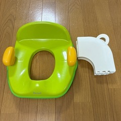 リッチェル補助便座　　携帯用補助便座の画像