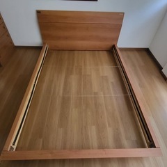 クイーンサイズベットフレームの画像