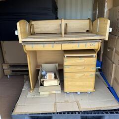 子ども用の勉強机です。中古ですが綺麗だと思いますの画像