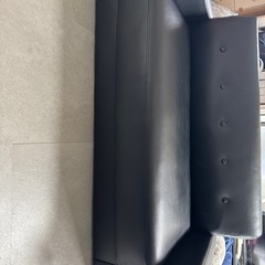 2人がけ黒色ソファーの画像