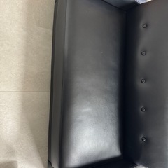 2人がけ黒色ソファーの画像